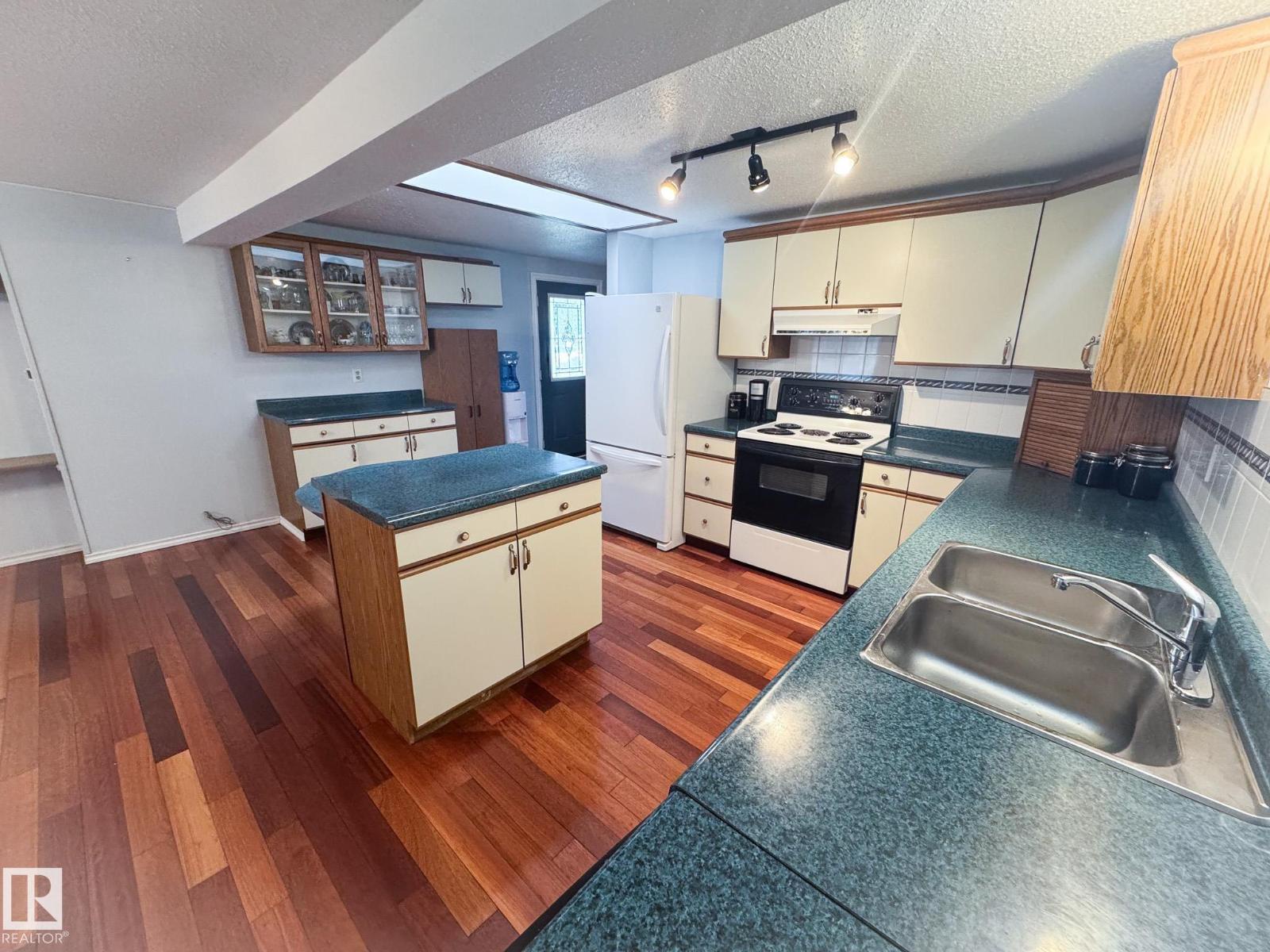 27 Auttreaux Dr, Whitecourt, Alberta