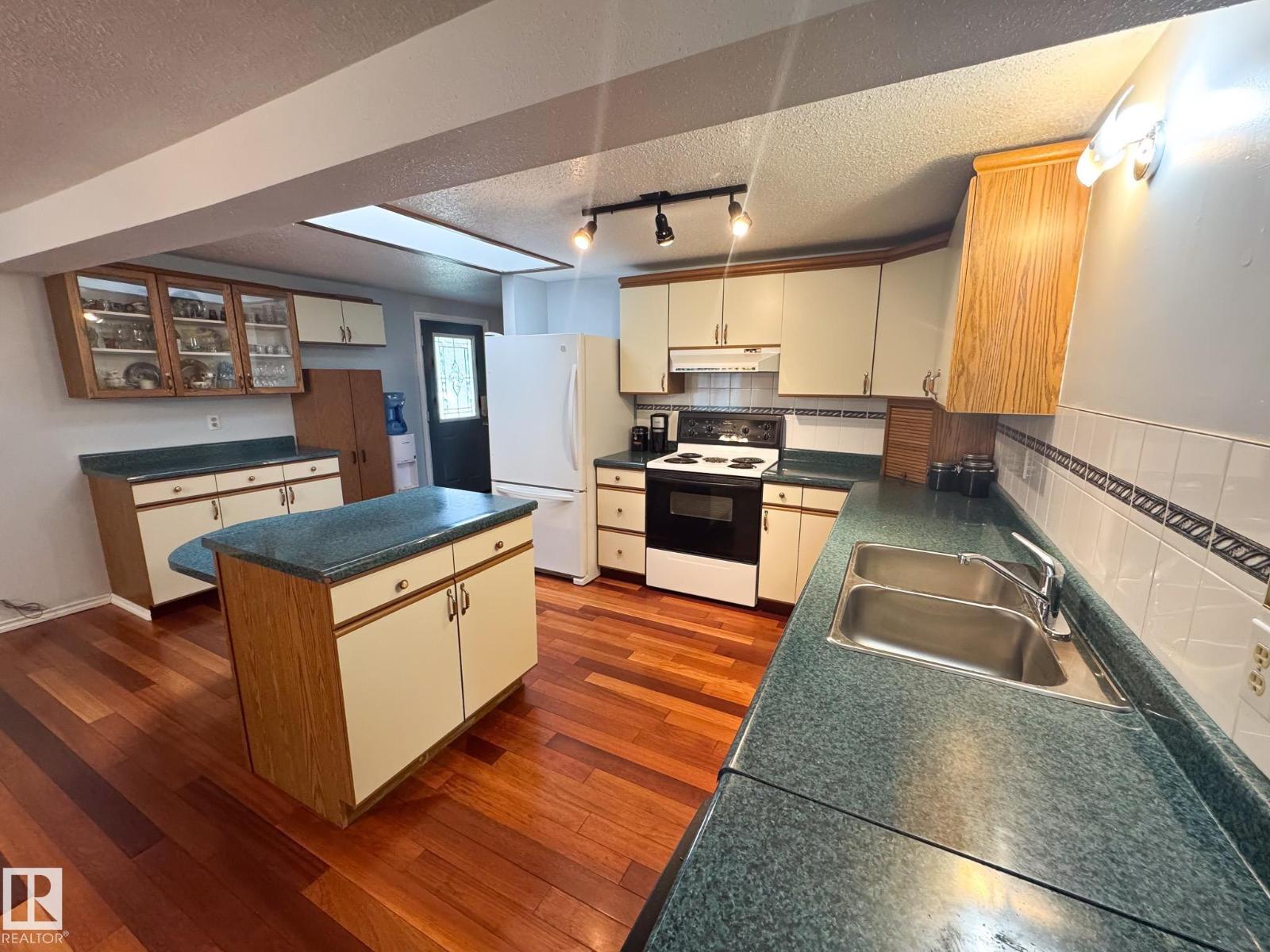 27 Auttreaux Dr, Whitecourt, Alberta