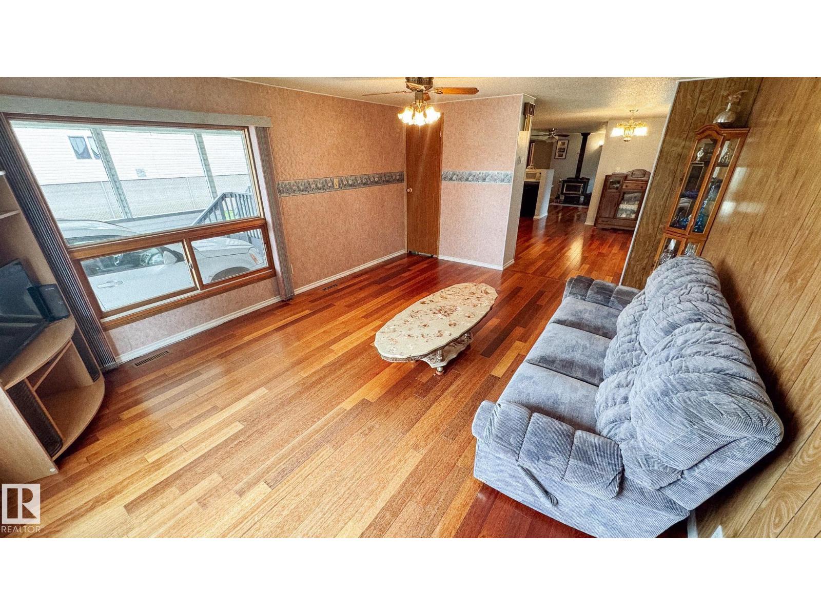 27 Auttreaux Dr, Whitecourt, Alberta