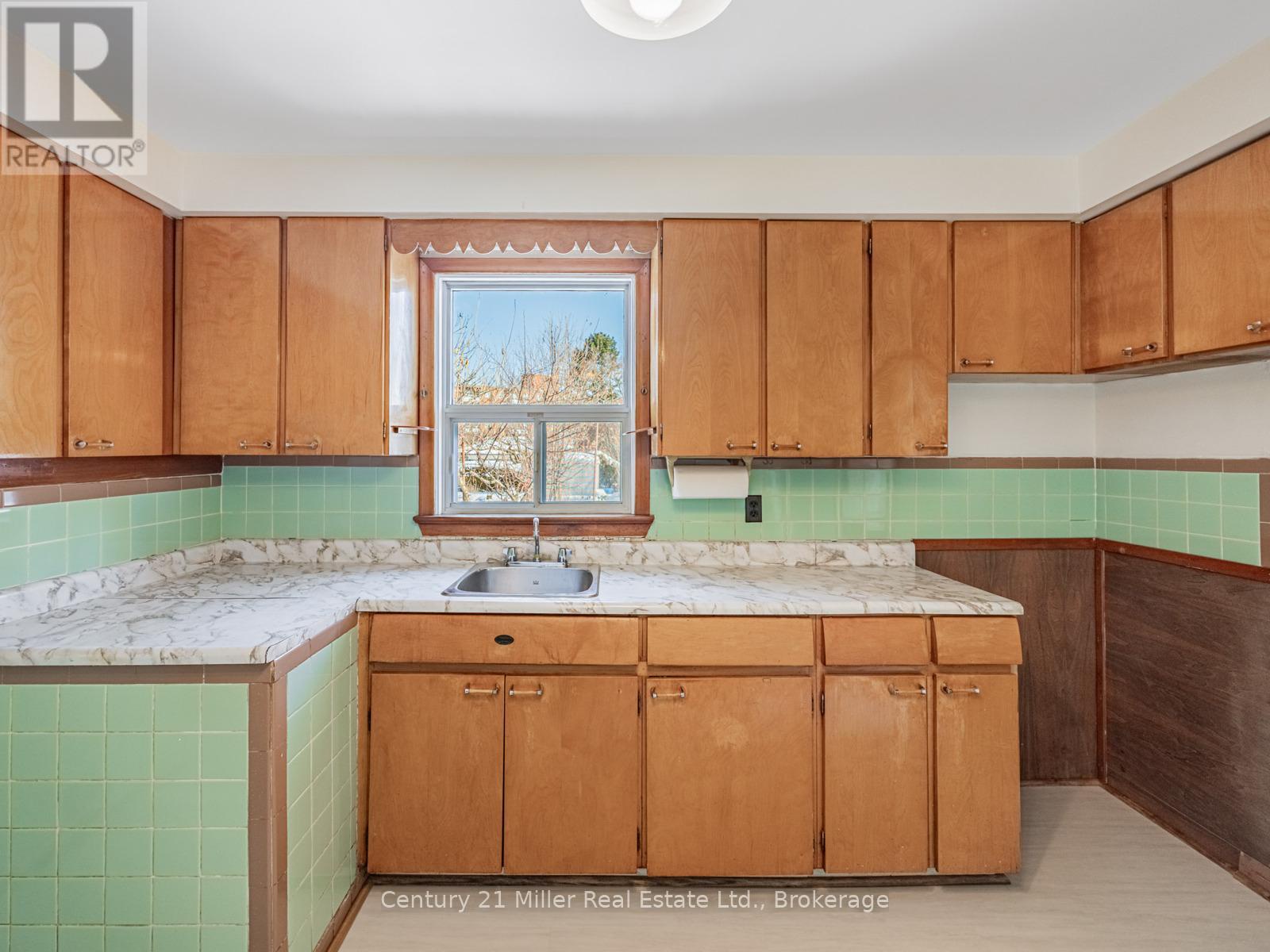 309 Queen Mary Drive, Oakville (co Central), Ontario