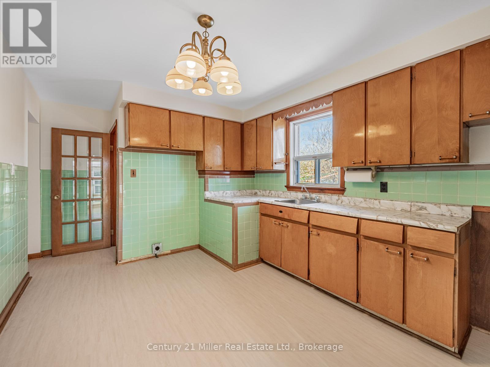 309 Queen Mary Drive, Oakville (co Central), Ontario