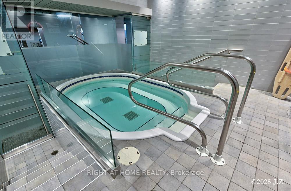 217 - 637 Lake Shore Boulevard W, Toronto (niagara), Ontario