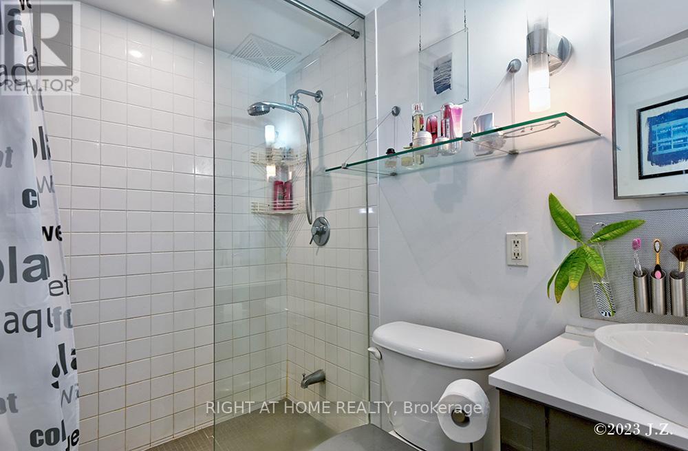 217 - 637 Lake Shore Boulevard W, Toronto (niagara), Ontario