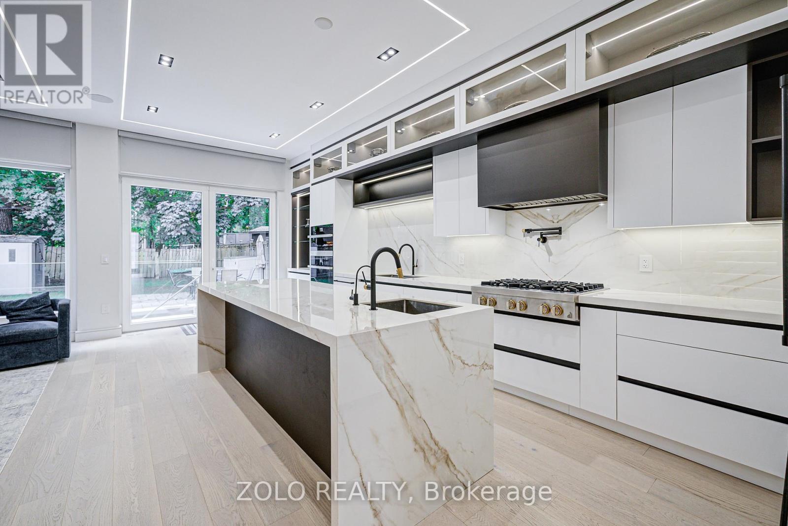 151 Dewbourne Avenue, Toronto (humewood-cedarvale), Ontario