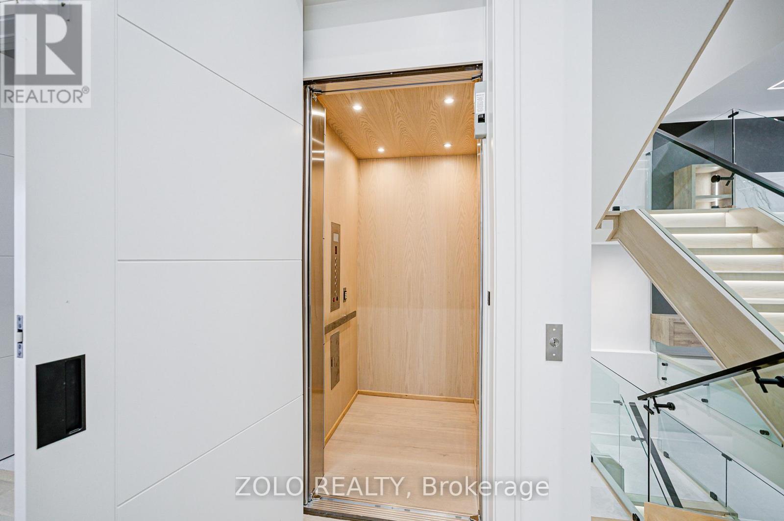 151 Dewbourne Avenue, Toronto (humewood-cedarvale), Ontario