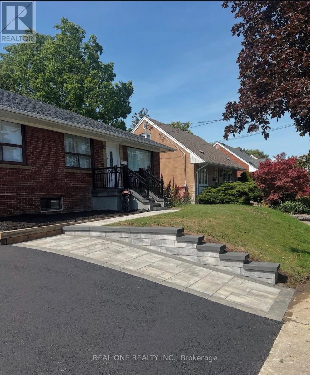 18 Courton Drive, Toronto (wexford-maryvale), Ontario