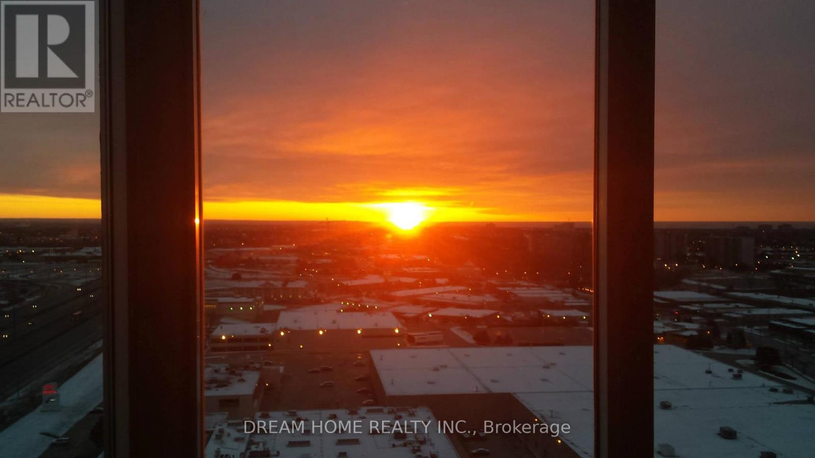 Ph305 - 11 Lee Centre Drive, Toronto (woburn), Ontario