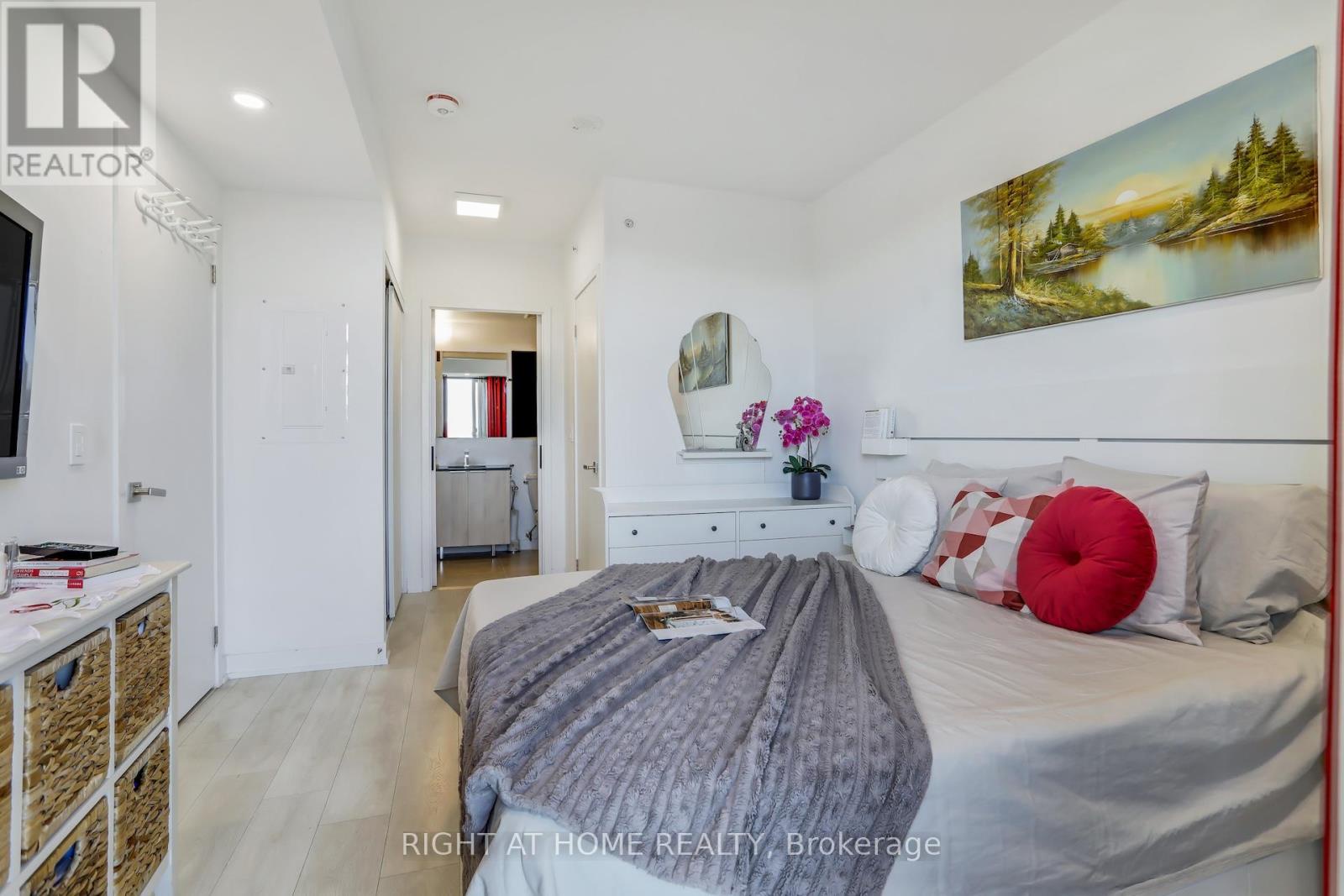 402 - 31 Tippett Road, Toronto (clanton Park), Ontario