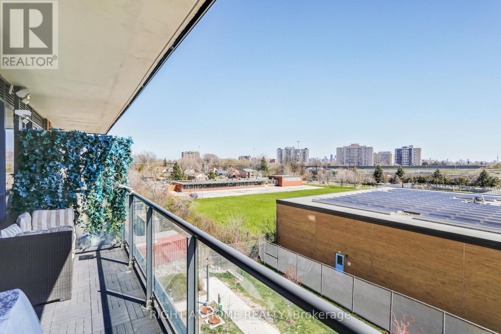 402 - 31 Tippett Road, Toronto (clanton Park), Ontario