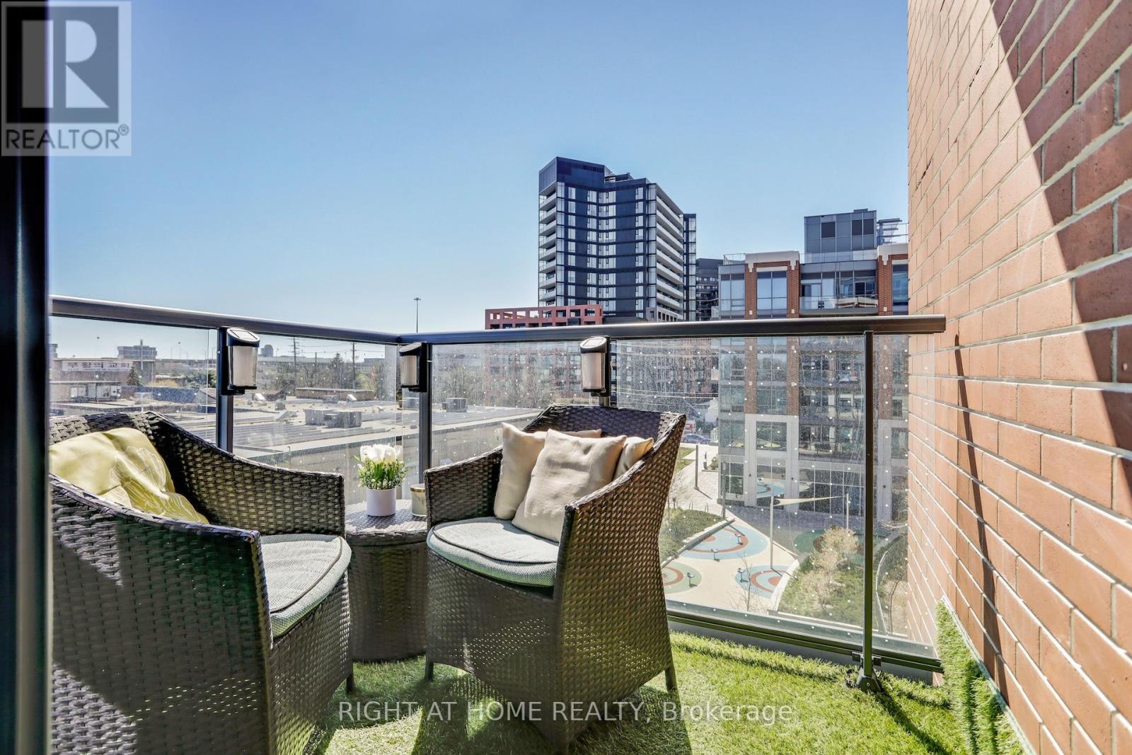 402 - 31 Tippett Road, Toronto (clanton Park), Ontario