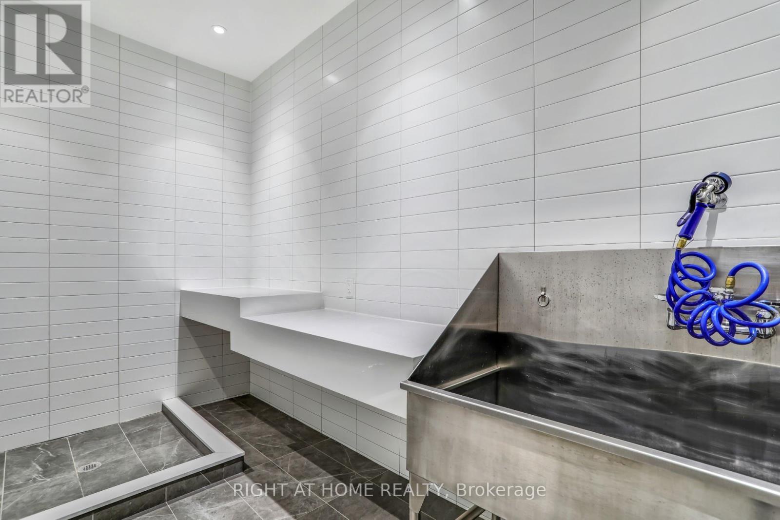 402 - 31 Tippett Road, Toronto (clanton Park), Ontario