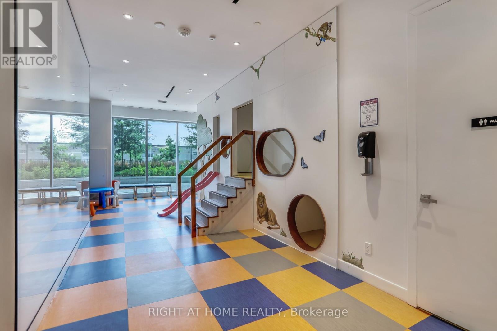 402 - 31 Tippett Road, Toronto (clanton Park), Ontario