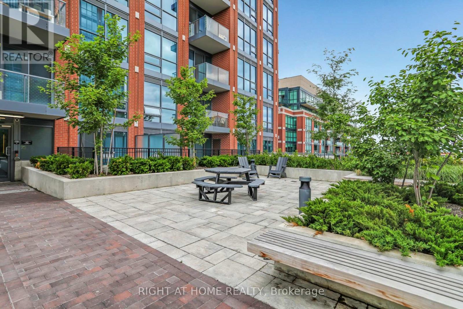 402 - 31 Tippett Road, Toronto (clanton Park), Ontario