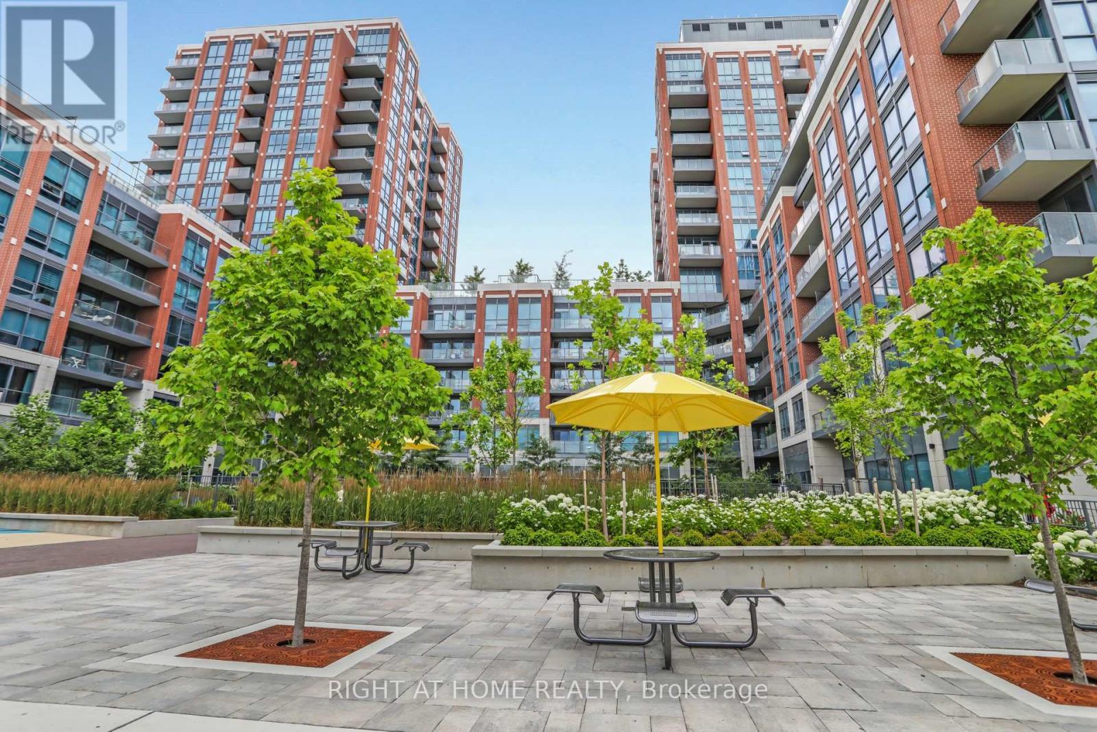 402 - 31 Tippett Road, Toronto (clanton Park), Ontario