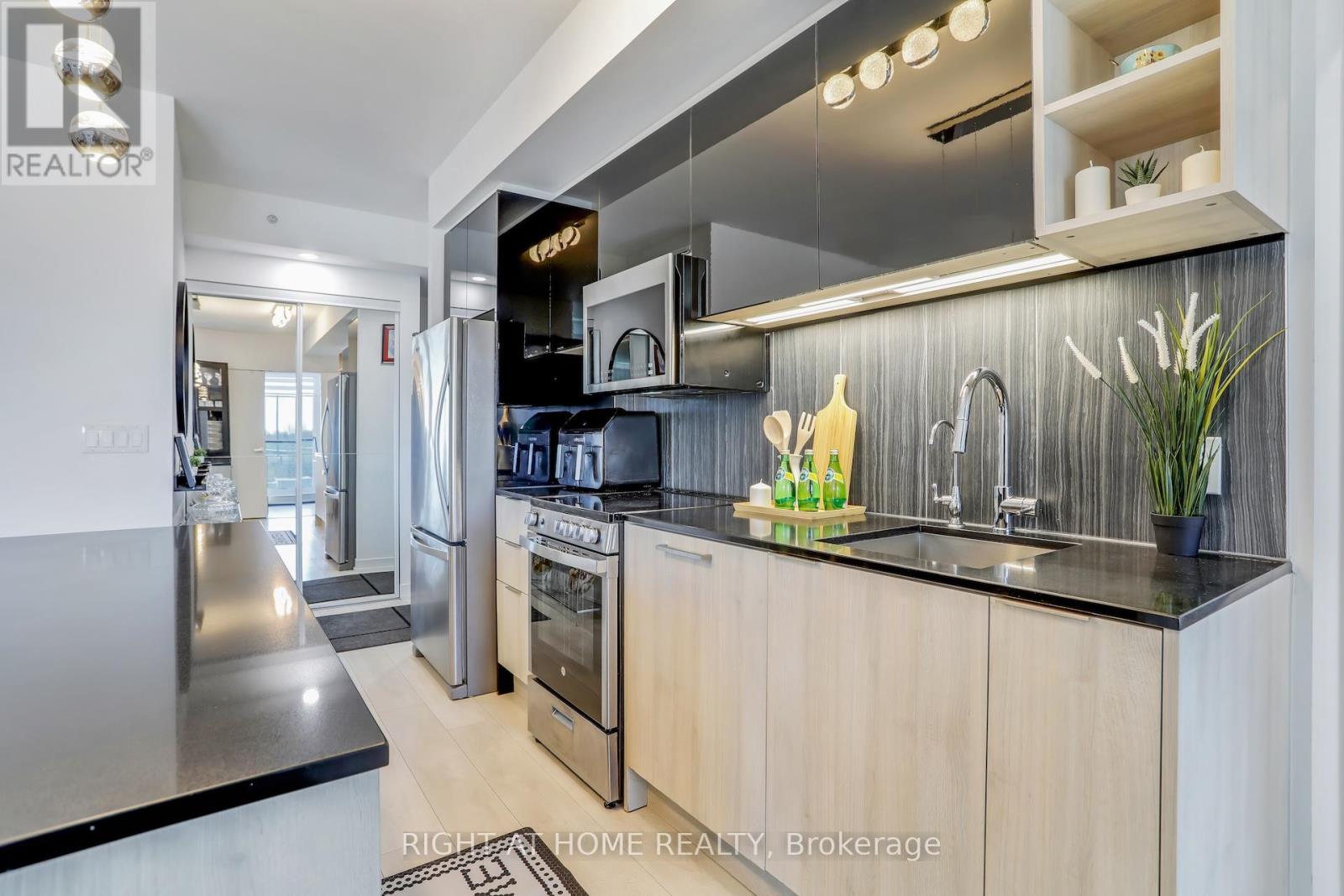 402 - 31 Tippett Road, Toronto (clanton Park), Ontario