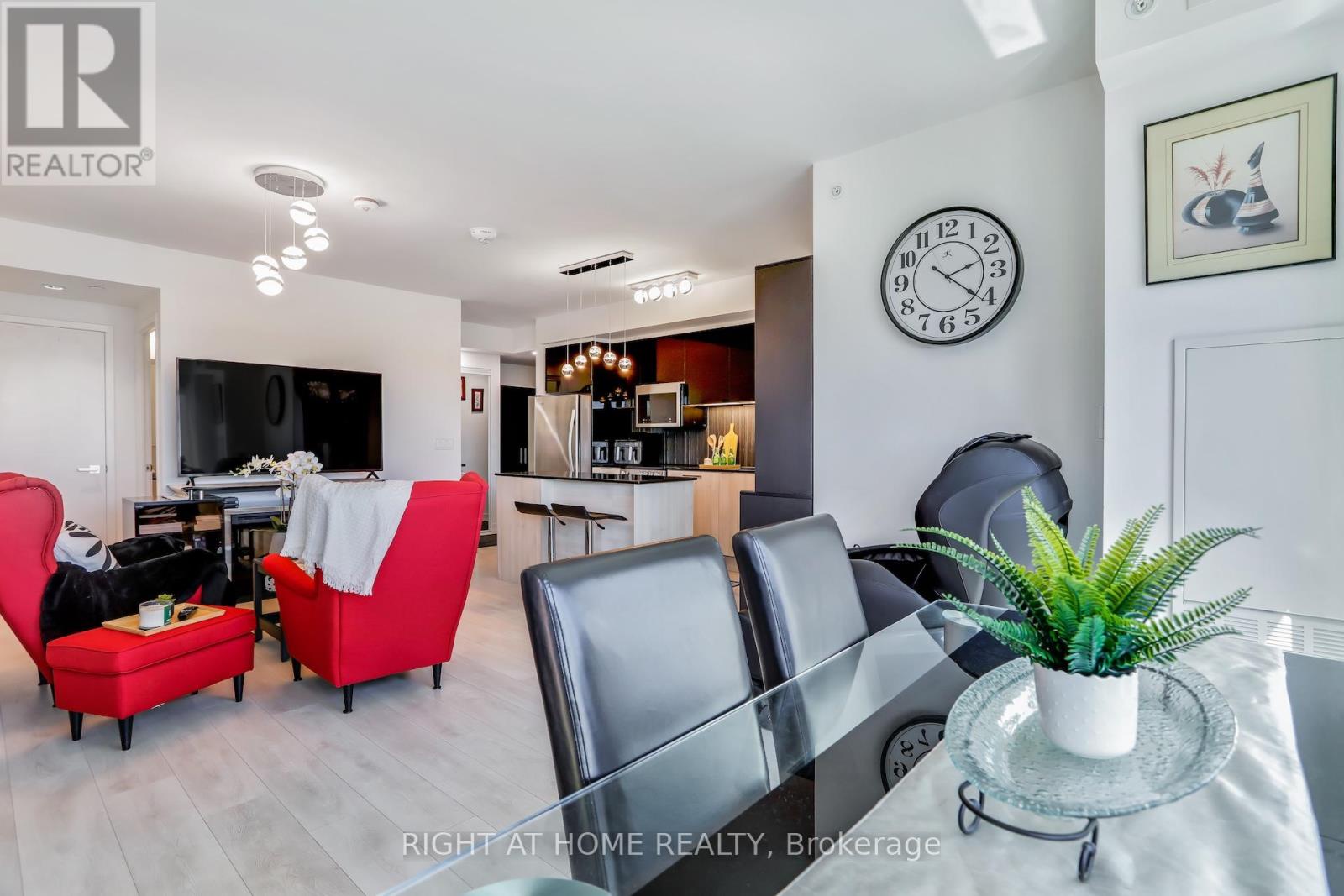 402 - 31 Tippett Road, Toronto (clanton Park), Ontario