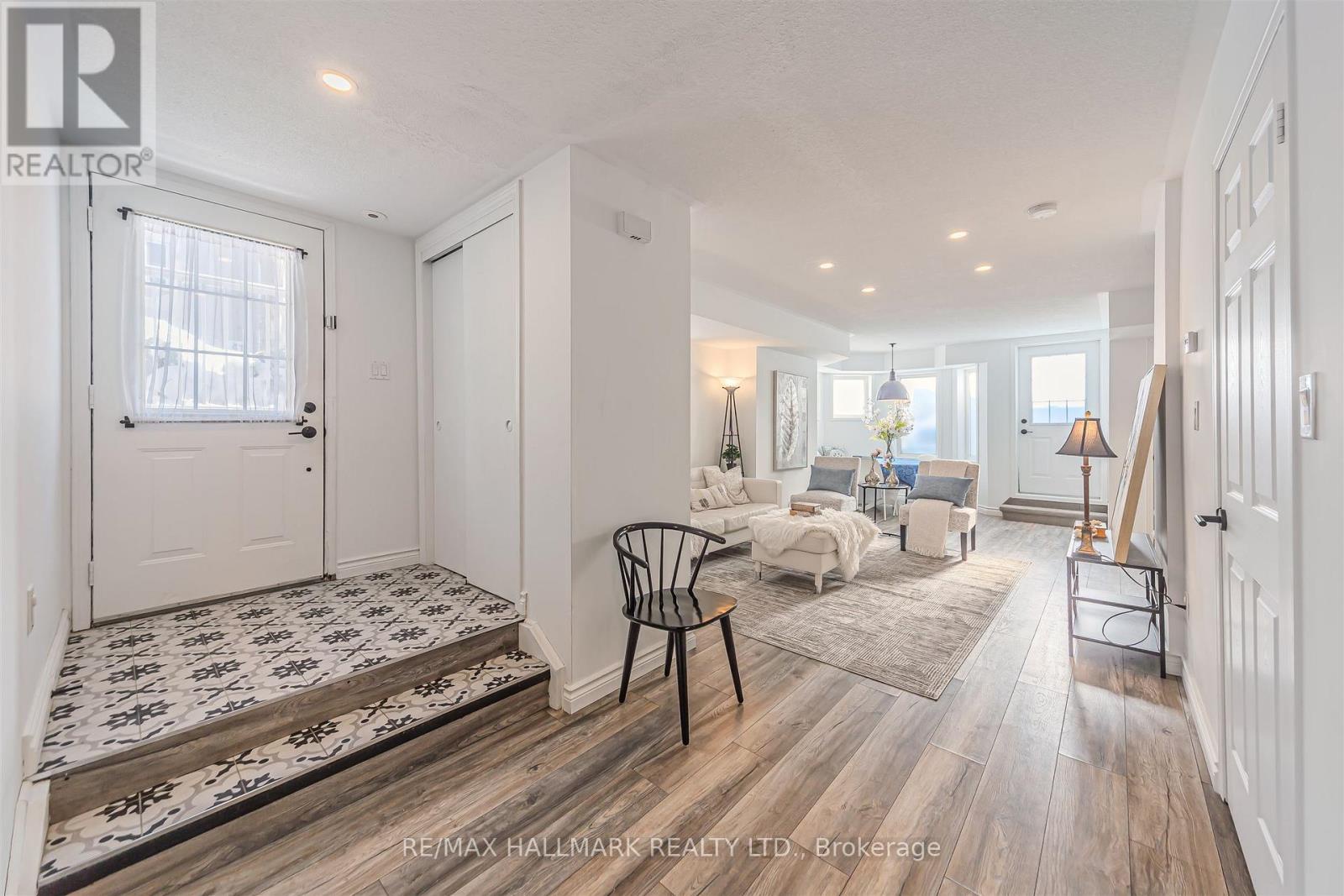 101 - 10 Turntable Crescent, Toronto (dovercourt-wallace Emerson-junction), Ontario