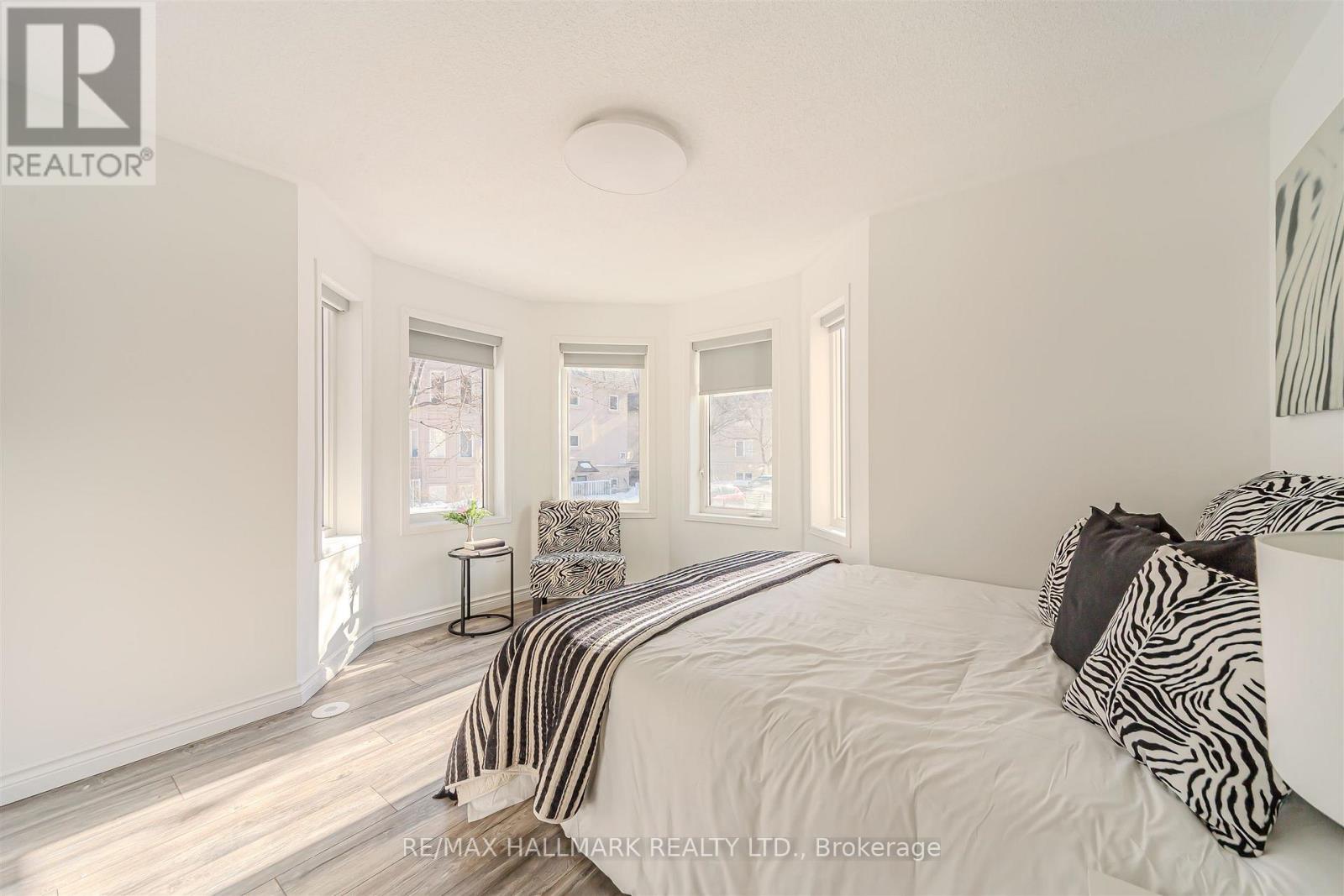 101 - 10 Turntable Crescent, Toronto (dovercourt-wallace Emerson-junction), Ontario