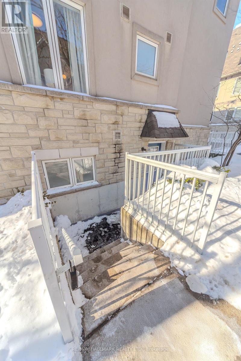 101 - 10 Turntable Crescent, Toronto (dovercourt-wallace Emerson-junction), Ontario