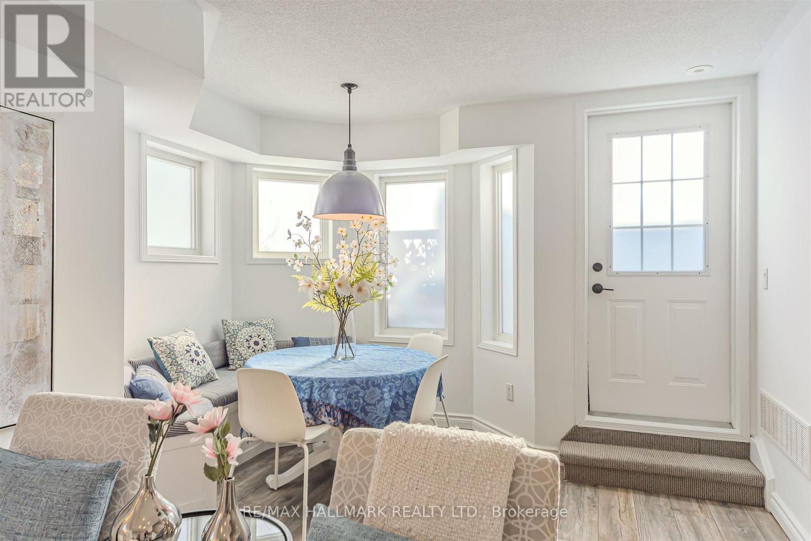 101 - 10 Turntable Crescent, Toronto (dovercourt-wallace Emerson-junction), Ontario