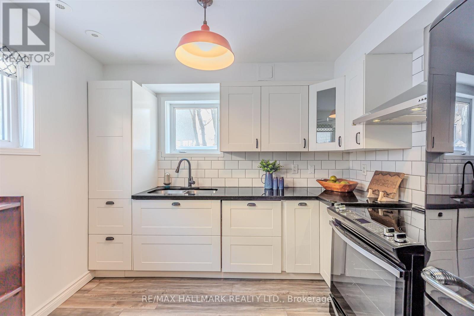 101 - 10 Turntable Crescent, Toronto (dovercourt-wallace Emerson-junction), Ontario