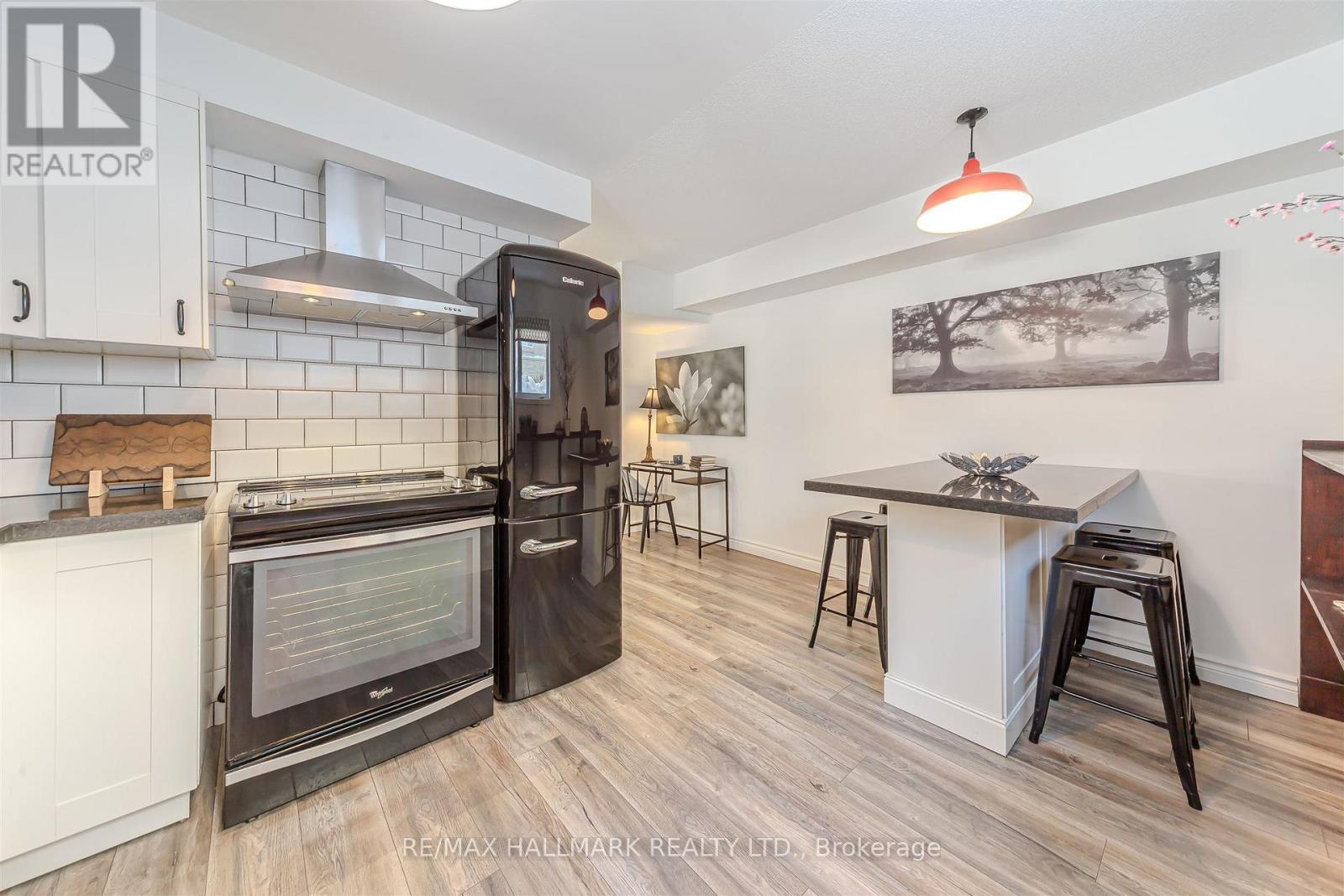 101 - 10 Turntable Crescent, Toronto (dovercourt-wallace Emerson-junction), Ontario