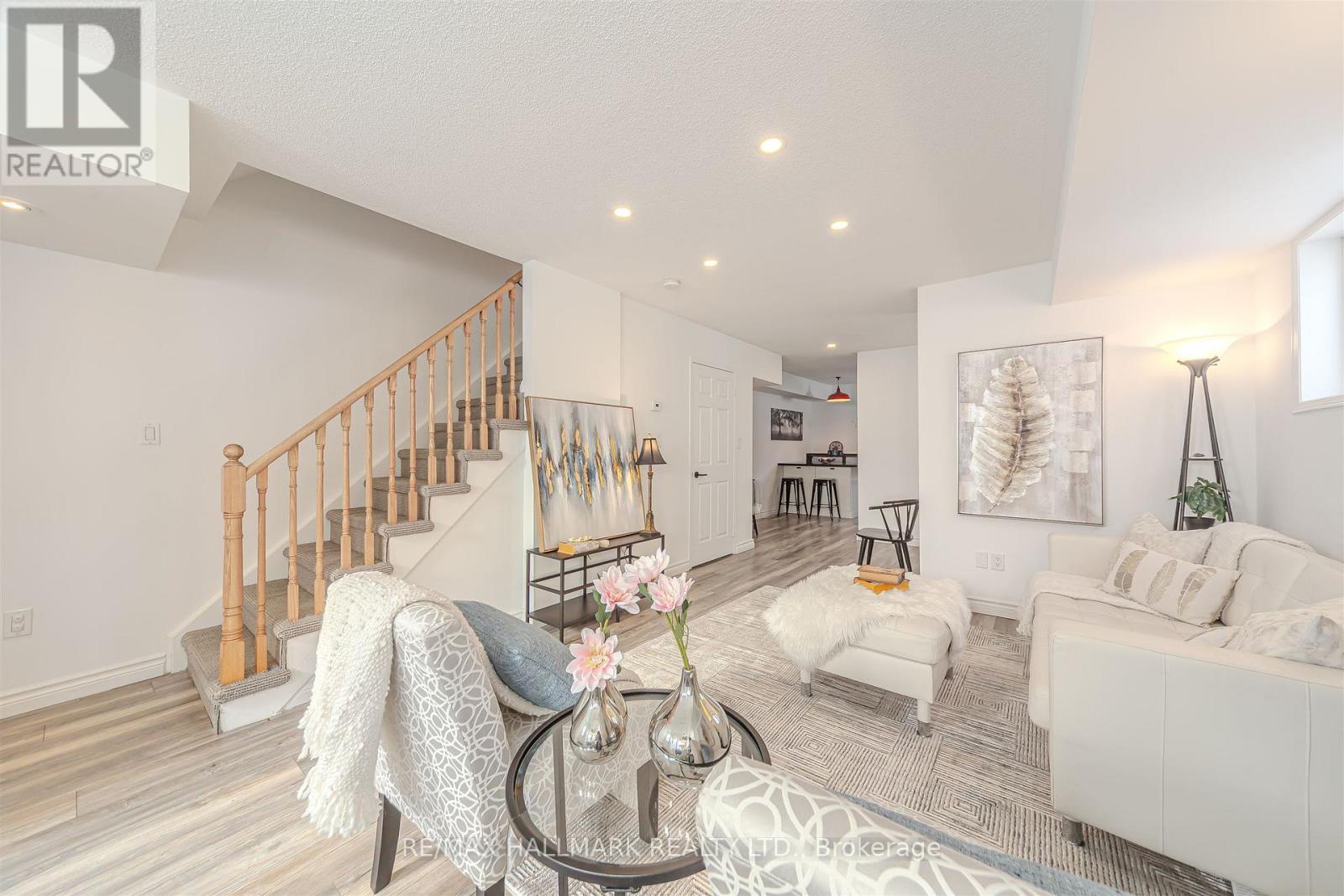 101 - 10 Turntable Crescent, Toronto (dovercourt-wallace Emerson-junction), Ontario