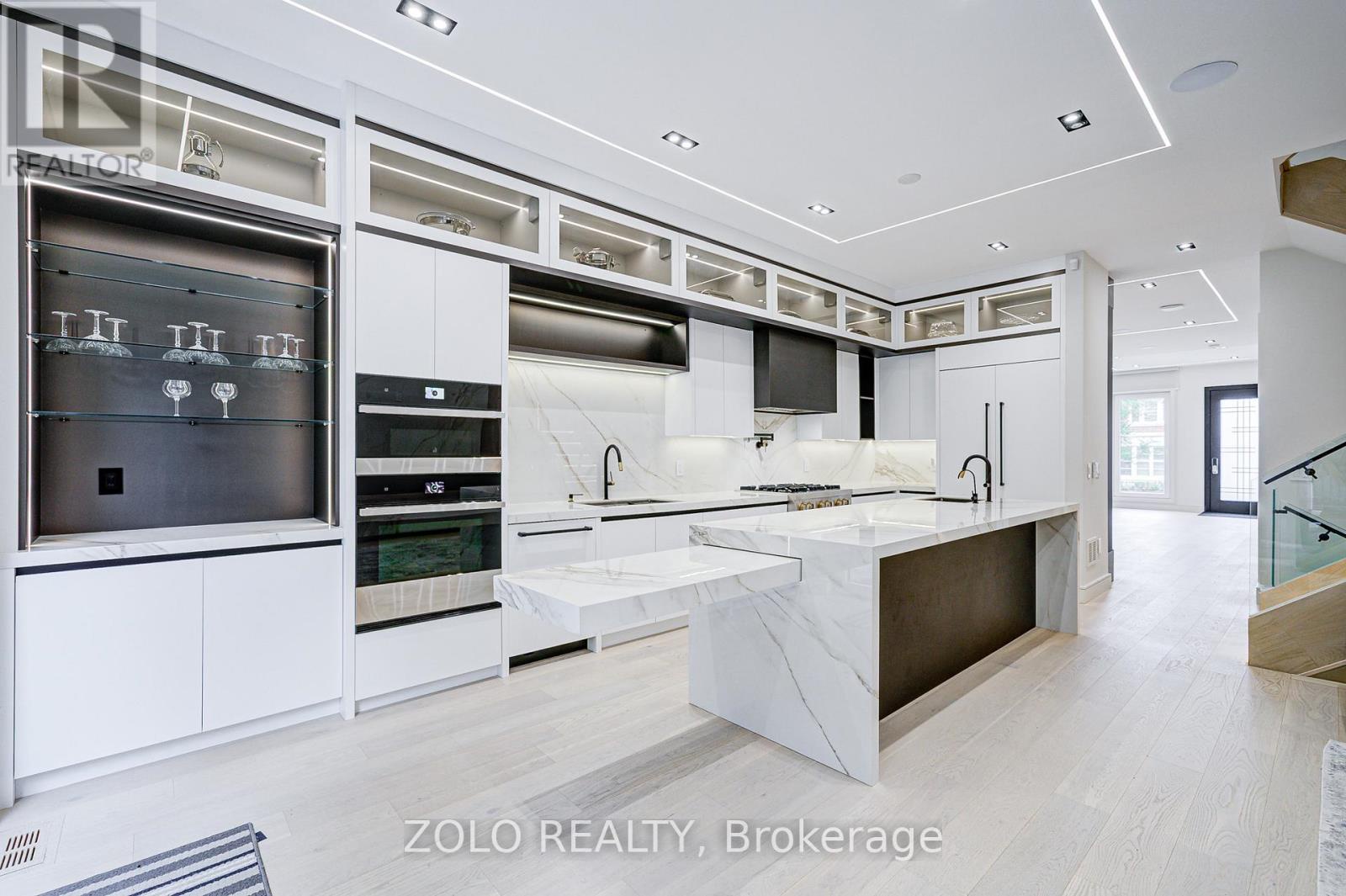 151 Dewbourne Avenue, Toronto (humewood-cedarvale), Ontario