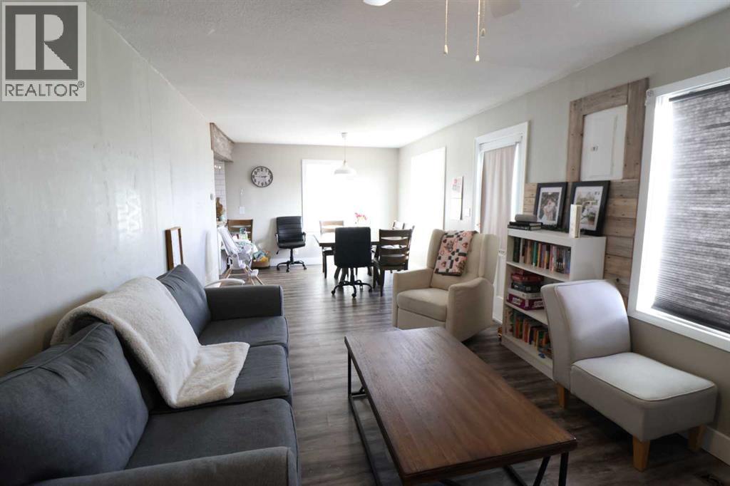 317 4 St, Bow Island, Alberta