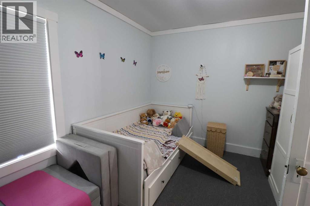 317 4 St, Bow Island, Alberta