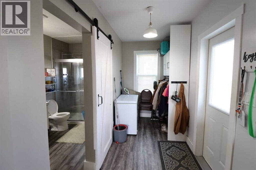 317 4 St, Bow Island, Alberta