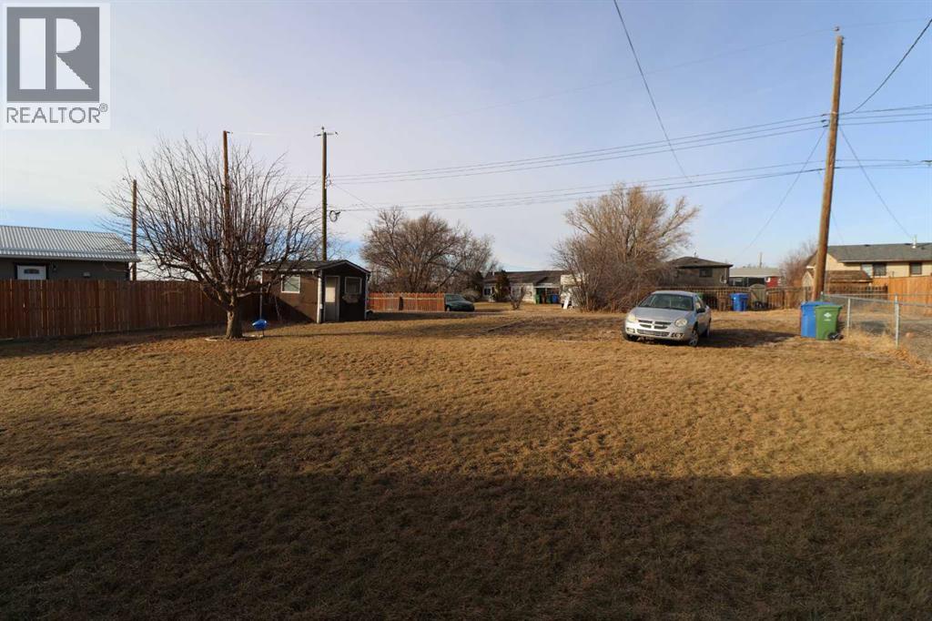 317 4 St, Bow Island, Alberta