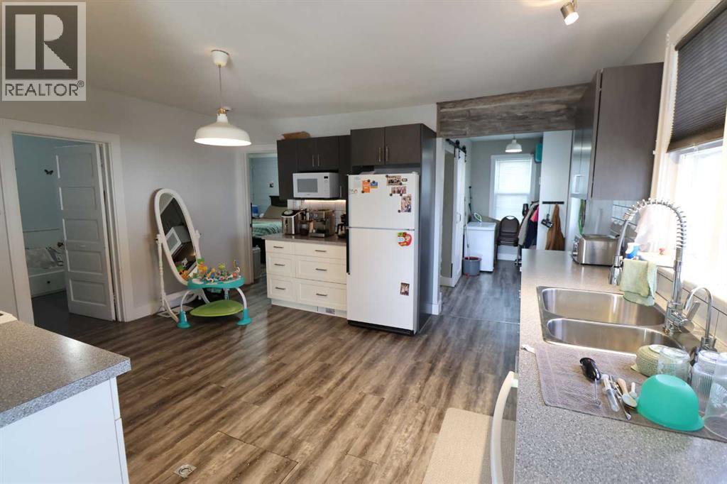 317 4 St, Bow Island, Alberta