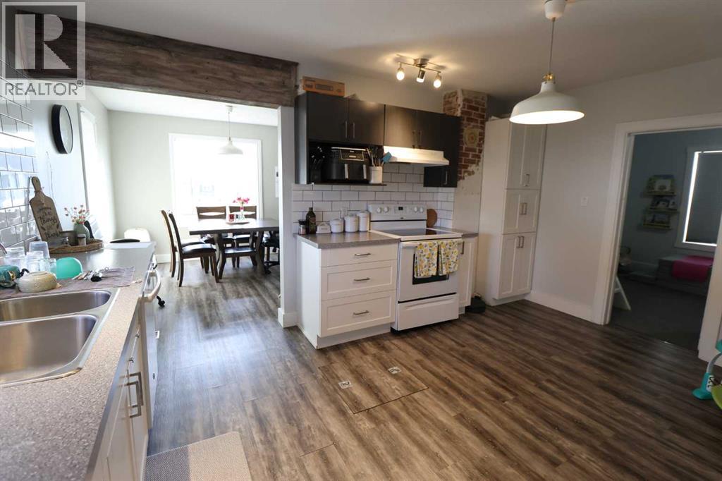 317 4 St, Bow Island, Alberta