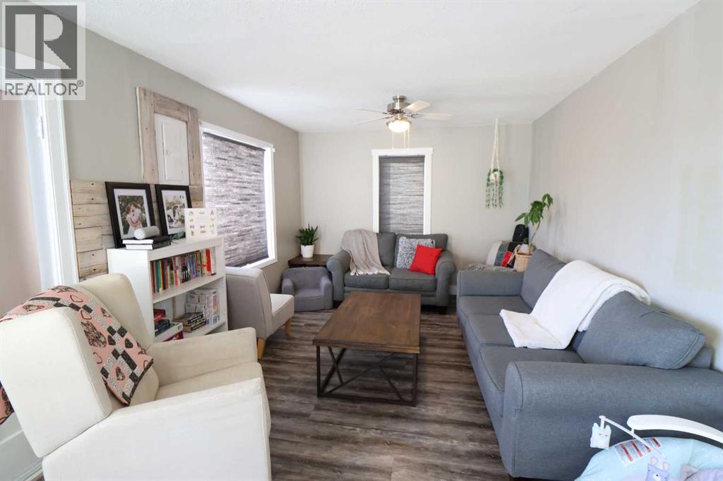 317 4 St, Bow Island, Alberta