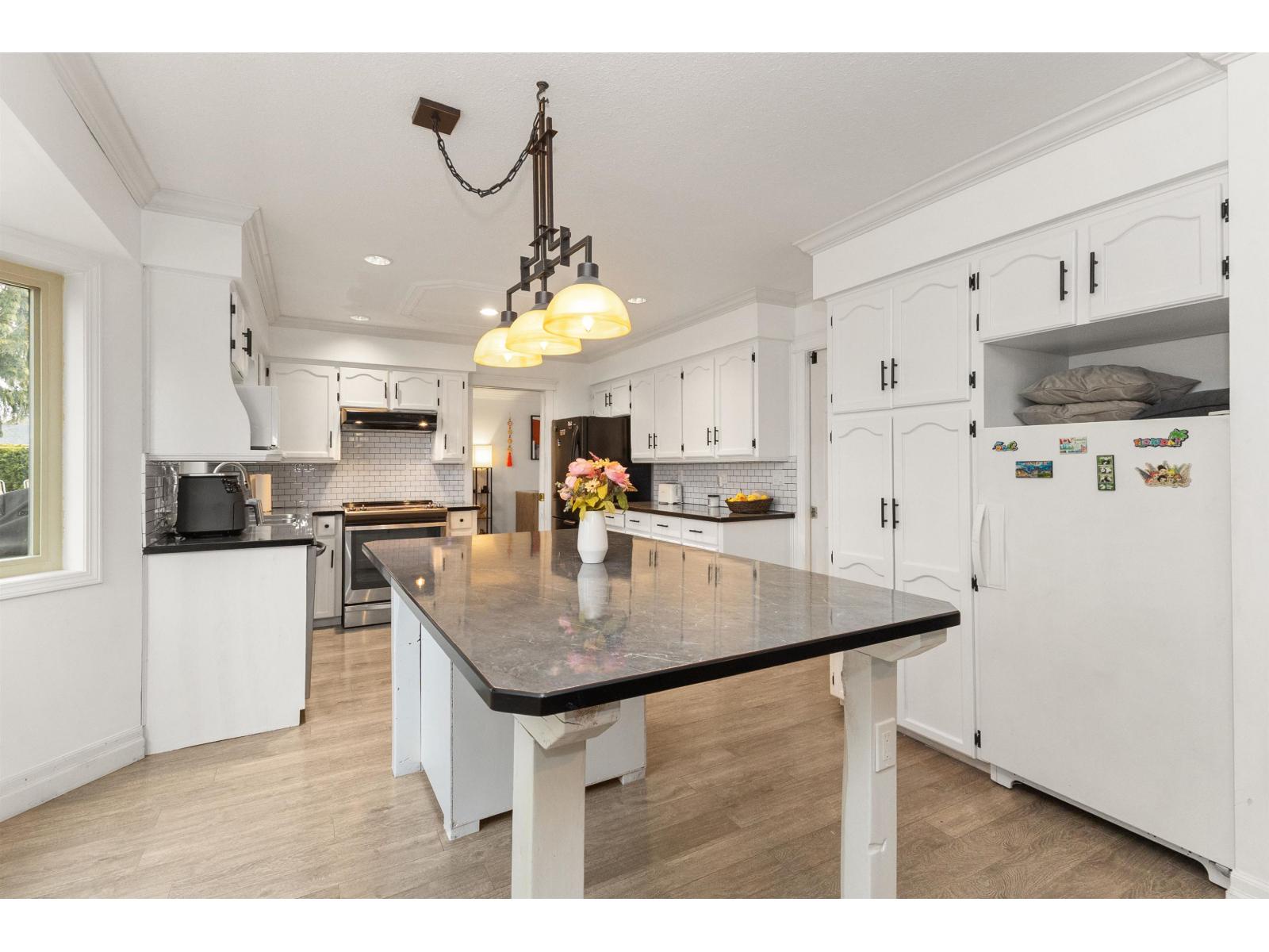 32507 Qualicum Place Place, Abbotsford, British Columbia