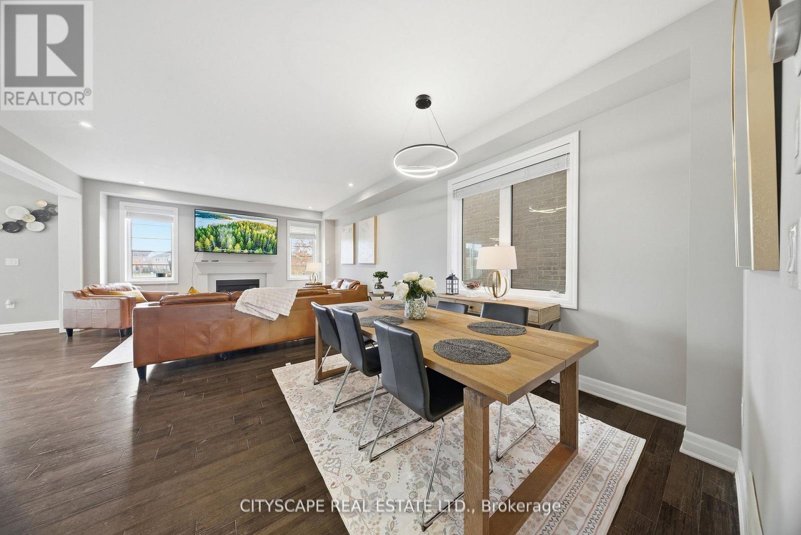 28 Celano Drive, Hamilton (waterdown), Ontario