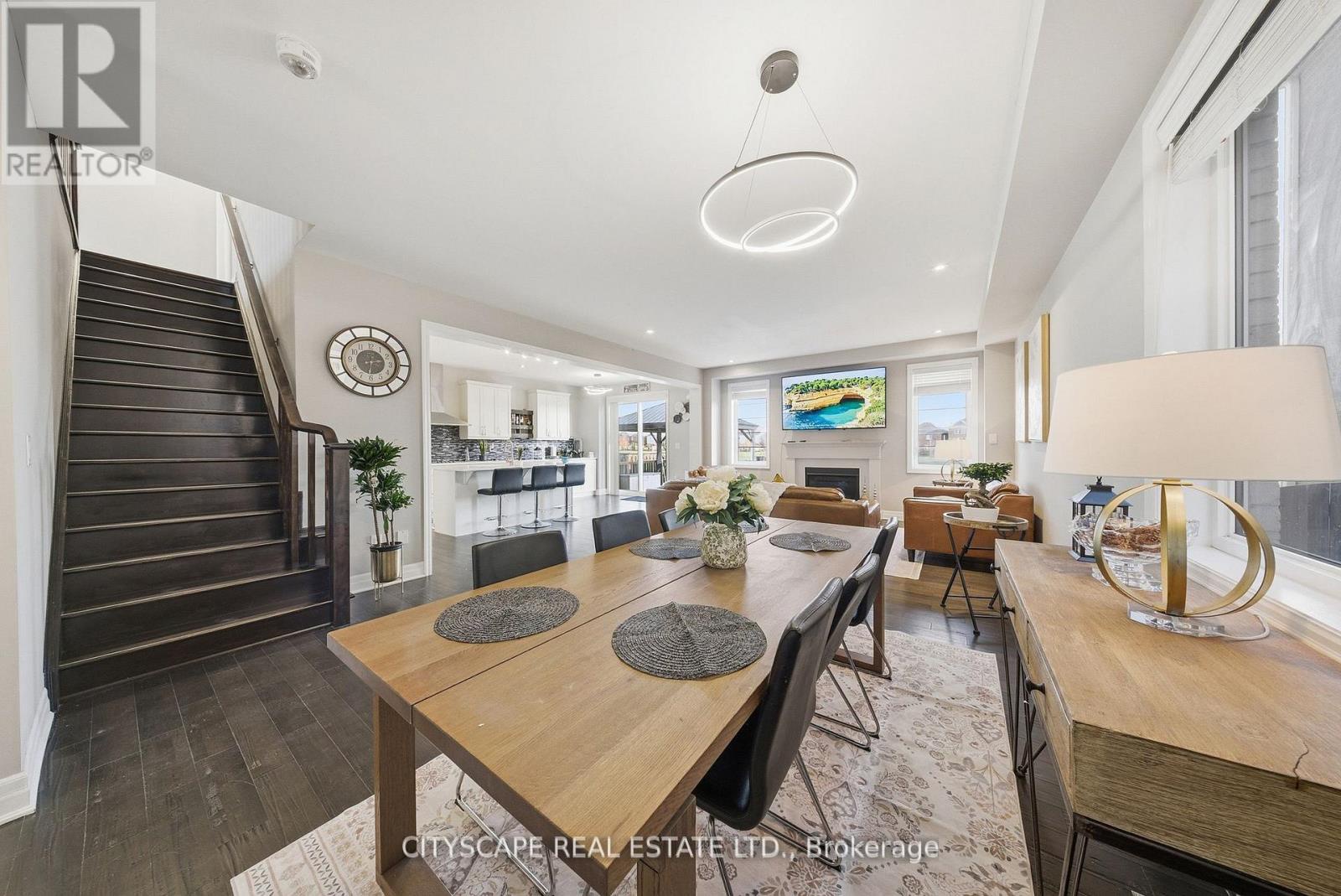 28 Celano Drive, Hamilton (waterdown), Ontario