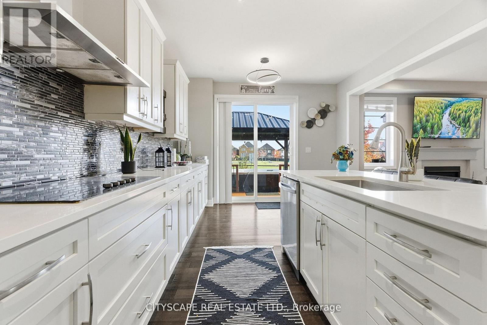 28 Celano Drive, Hamilton (waterdown), Ontario