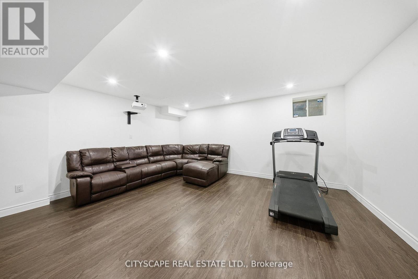 28 Celano Drive, Hamilton (waterdown), Ontario