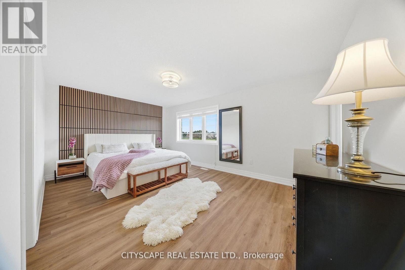 28 Celano Drive, Hamilton (waterdown), Ontario