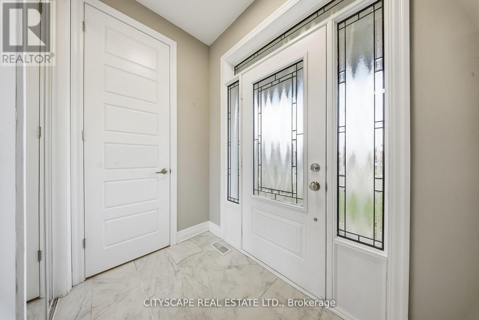 28 Celano Drive, Hamilton (waterdown), Ontario