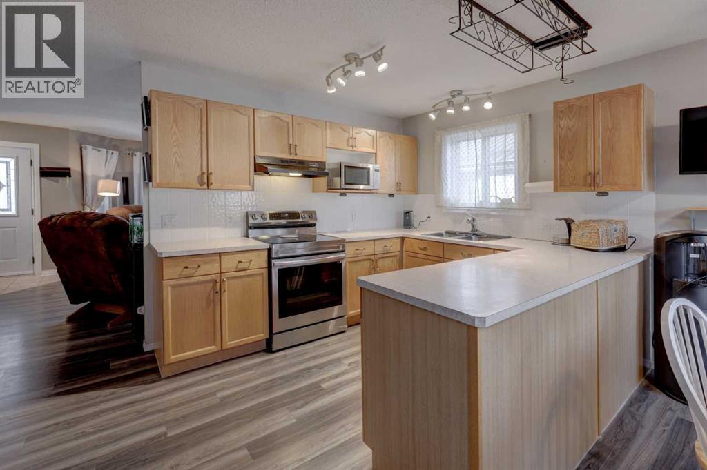 411 Strathford Boulevard, Strathmore, Alberta