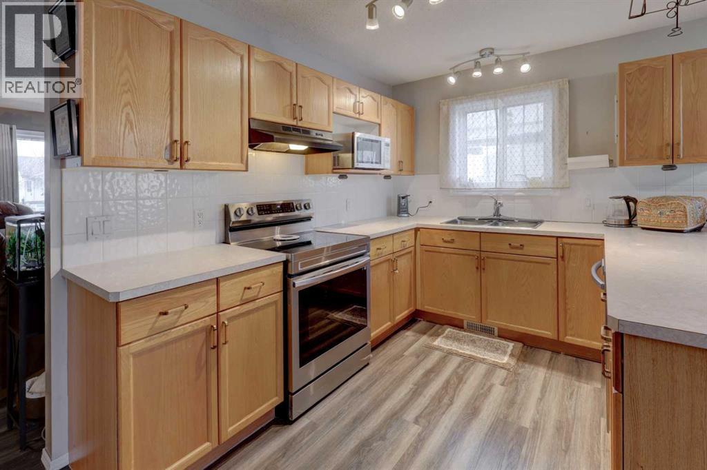 411 Strathford Boulevard, Strathmore, Alberta