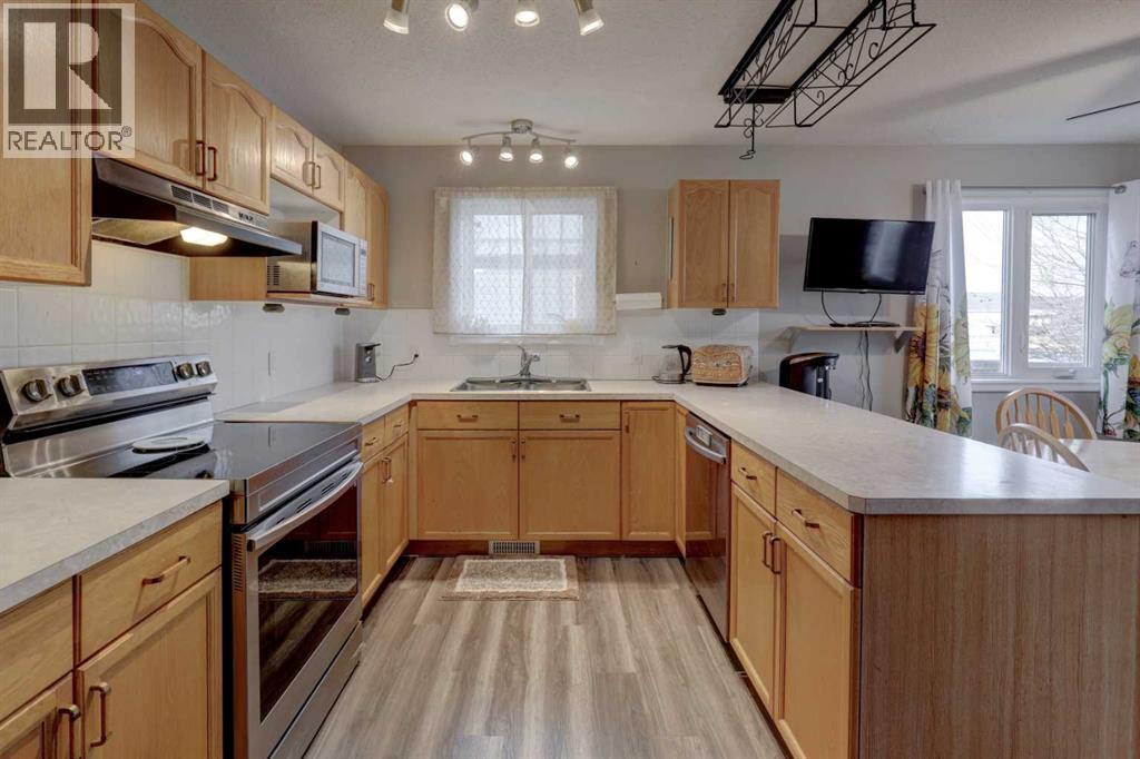 411 Strathford Boulevard, Strathmore, Alberta