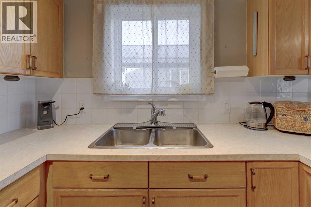 411 Strathford Boulevard, Strathmore, Alberta