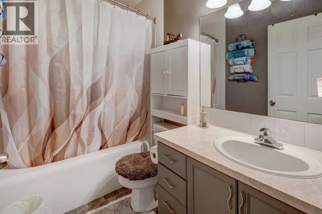 411 Strathford Boulevard, Strathmore, Alberta