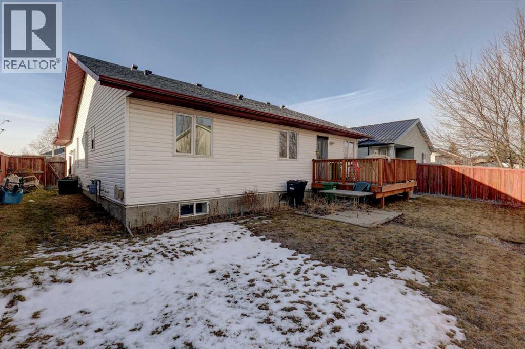 411 Strathford Boulevard, Strathmore, Alberta