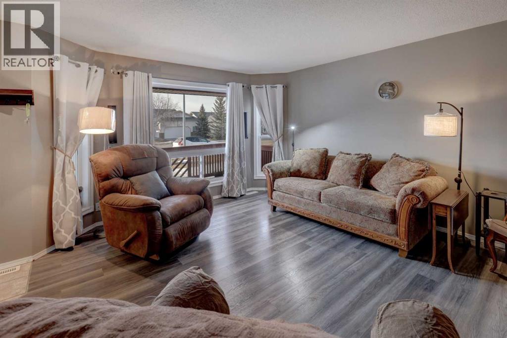 411 Strathford Boulevard, Strathmore, Alberta