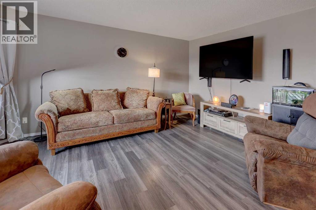 411 Strathford Boulevard, Strathmore, Alberta